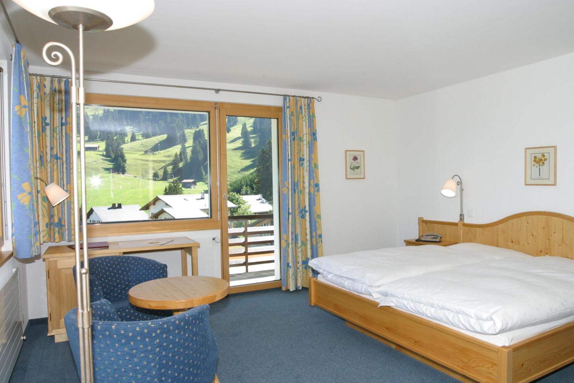 Hotel Alpina Parpan Bagian luar foto
