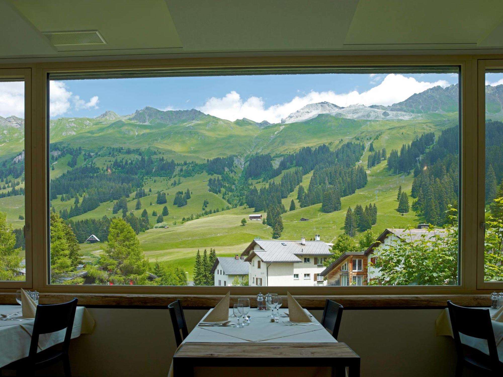 Hotel Alpina Parpan Bagian luar foto