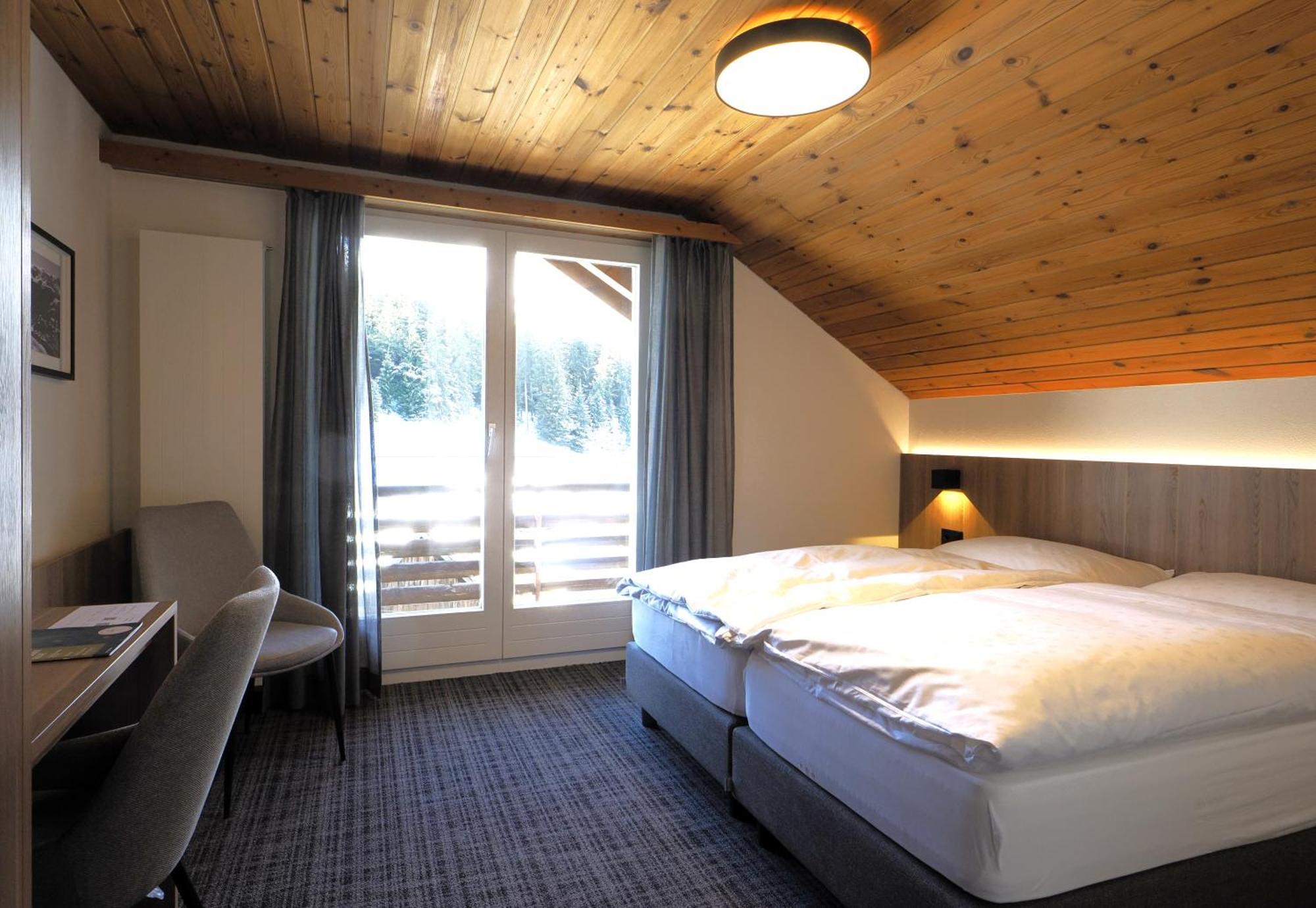 Hotel Alpina Parpan Bagian luar foto