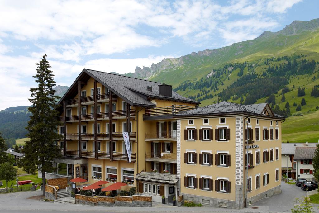 Hotel Alpina Parpan Bagian luar foto